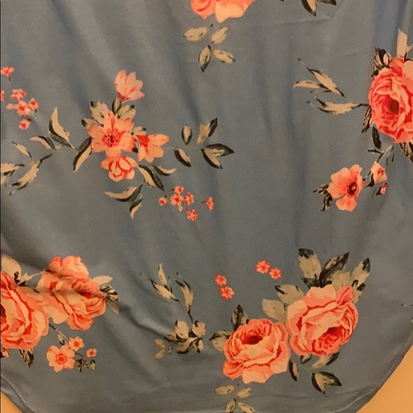 Blue and pink floral blouse never before worn. - Picture 6 of 7